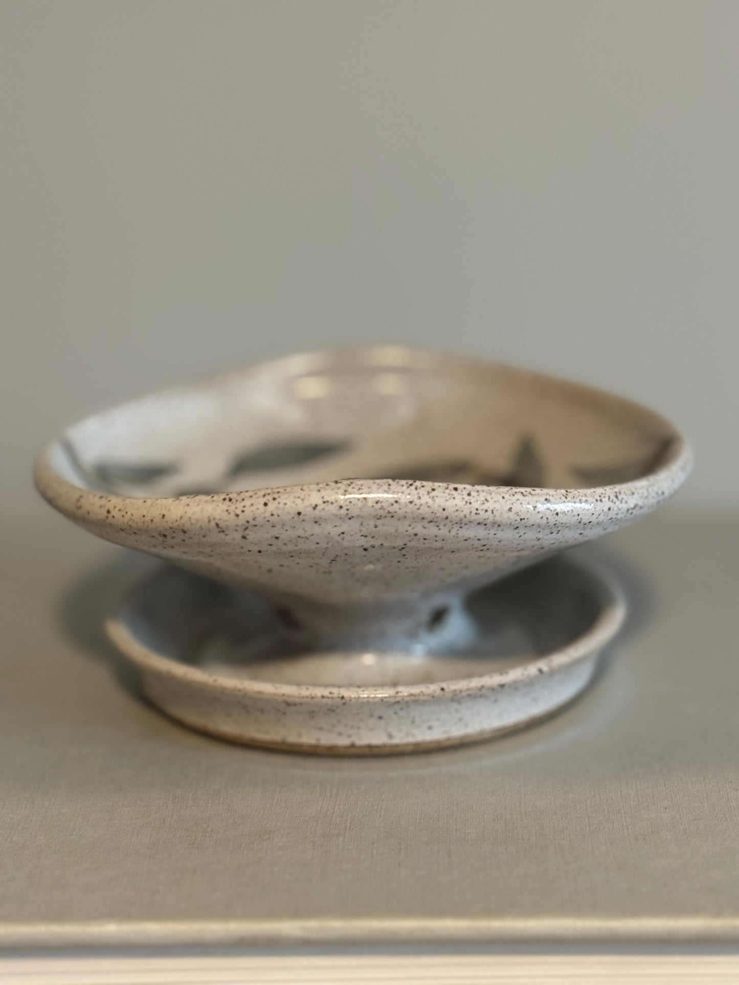 Pottery soap dish
