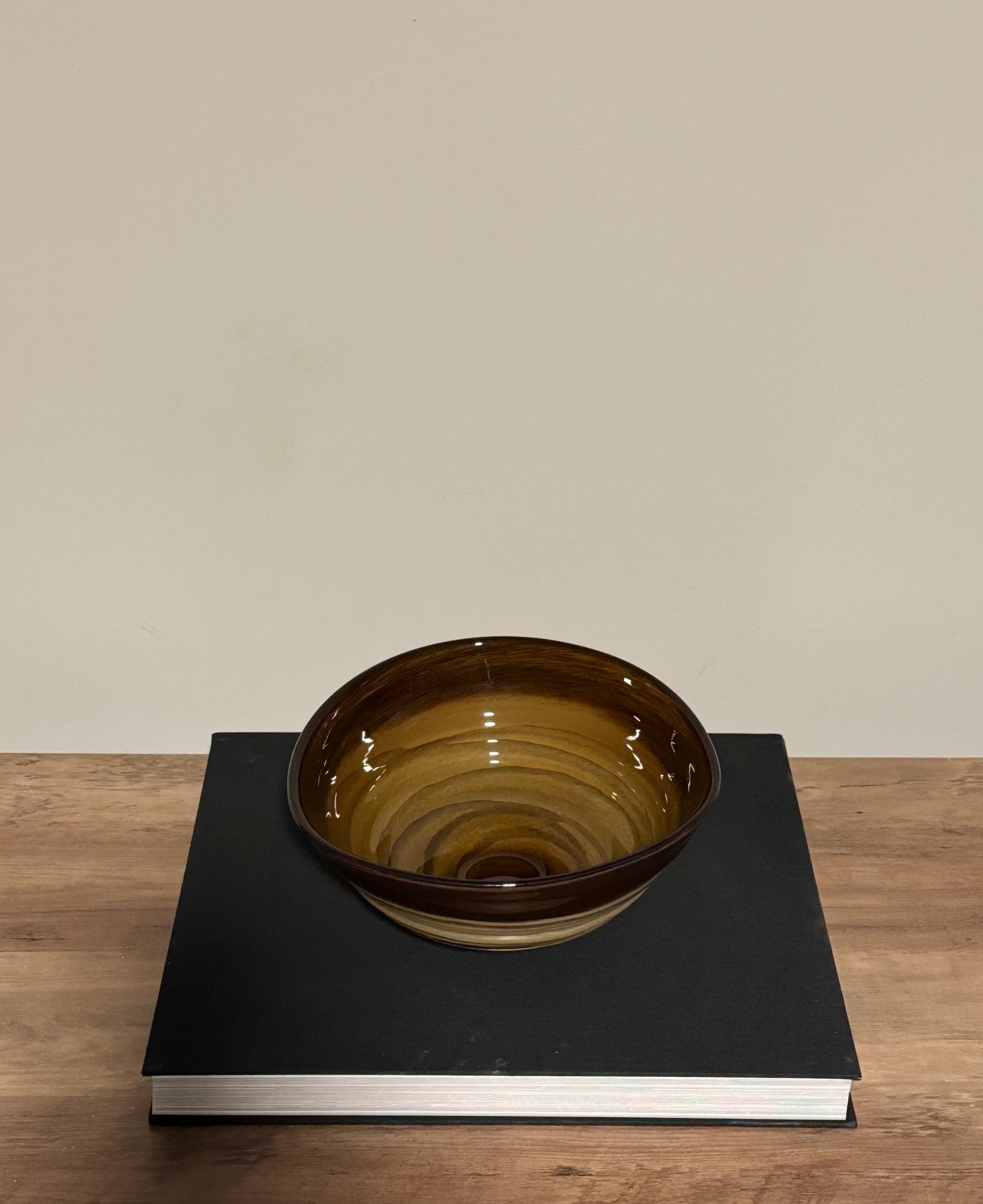 Blown glass bowl in brown shades