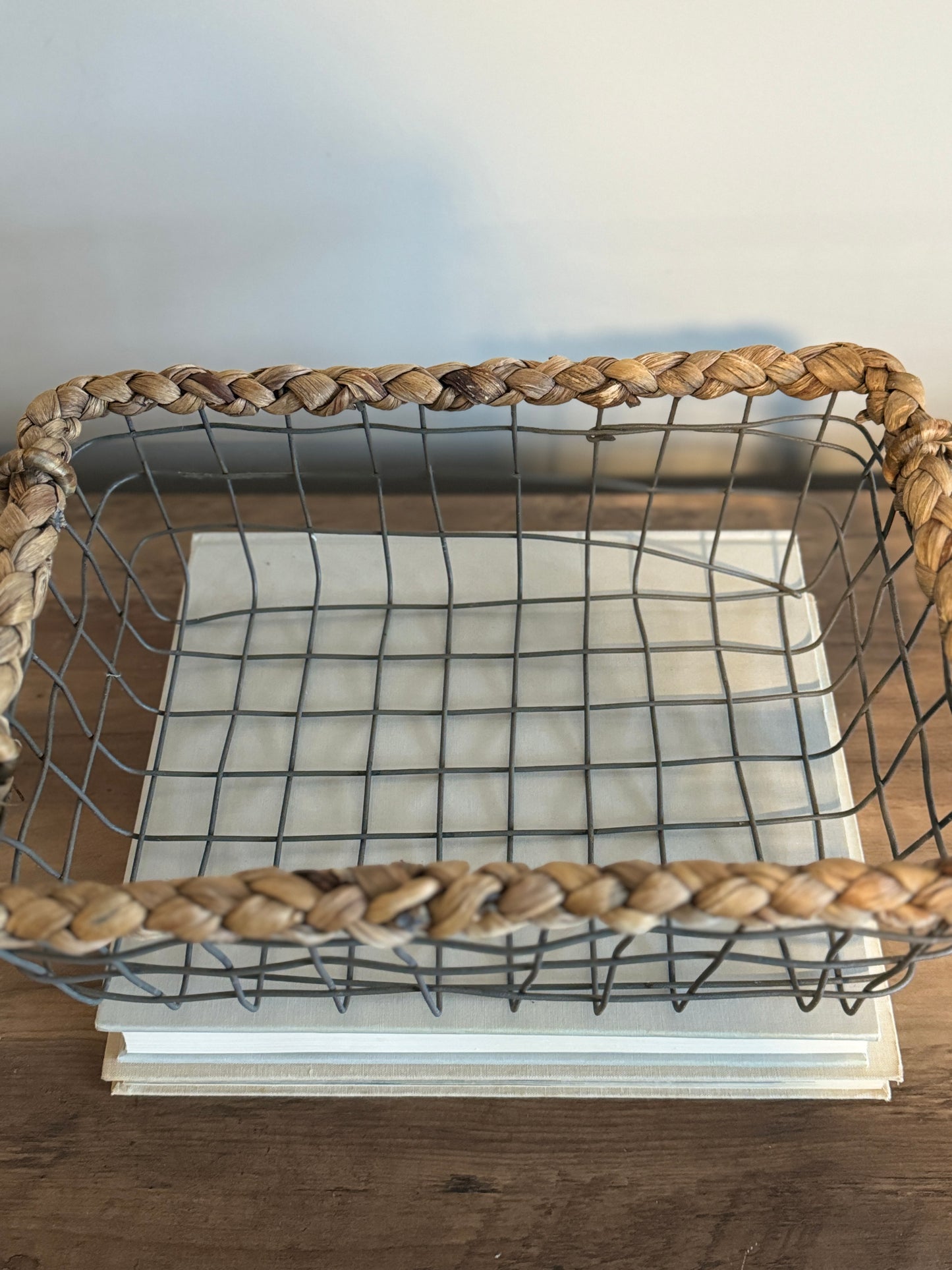 Farmhouse wire basket with wicker edge