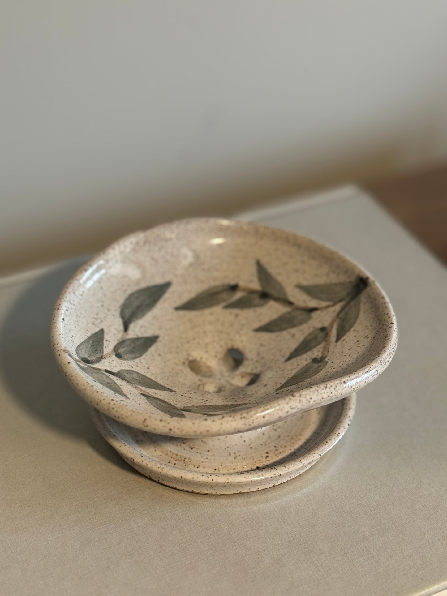 Pottery soap dish