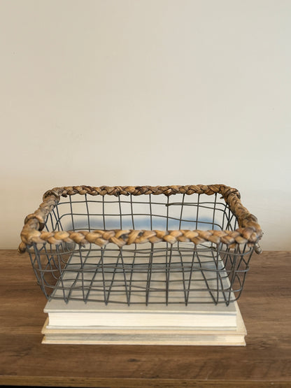 Farmhouse wire basket with wicker edge