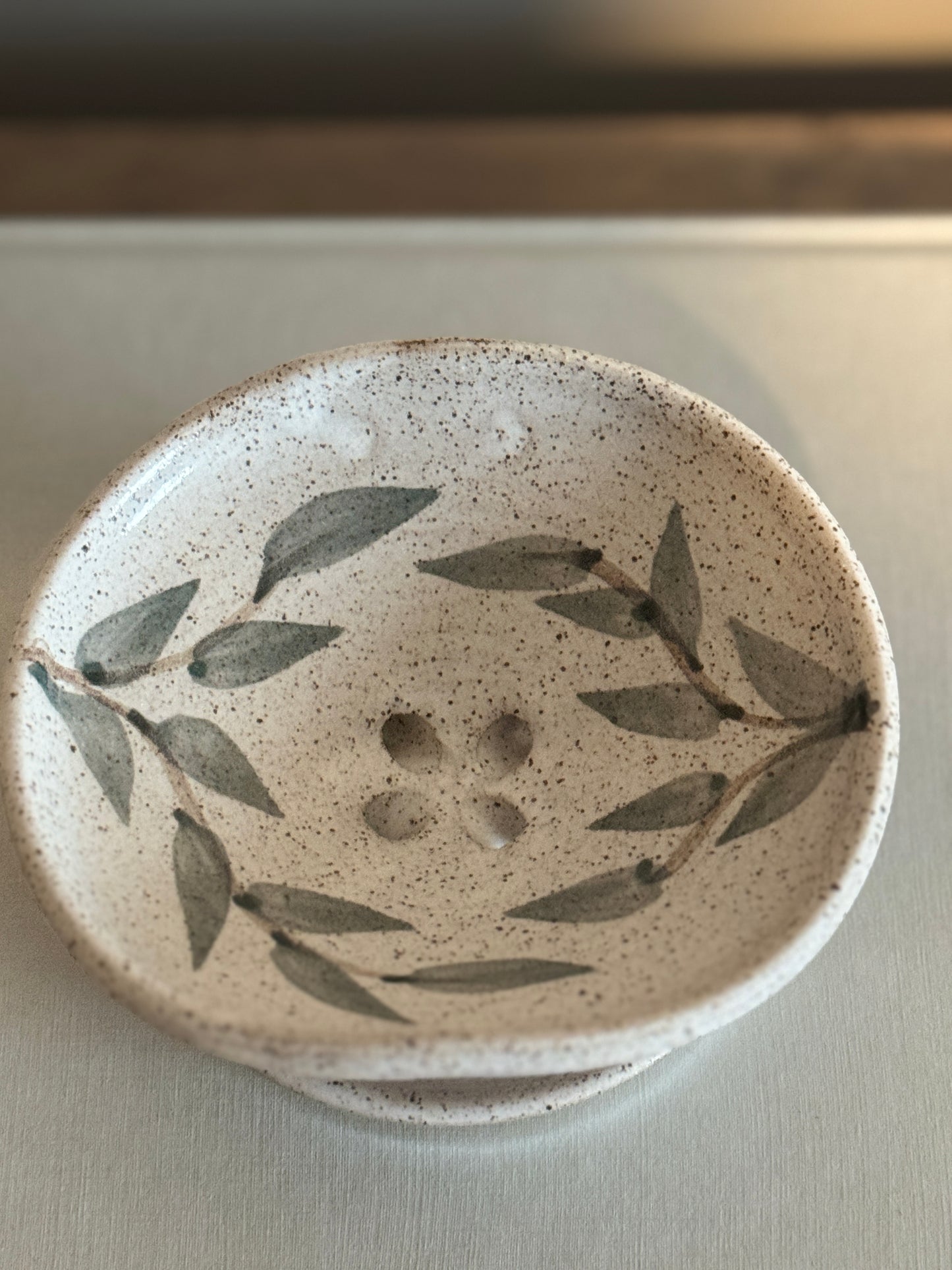 Pottery soap dish